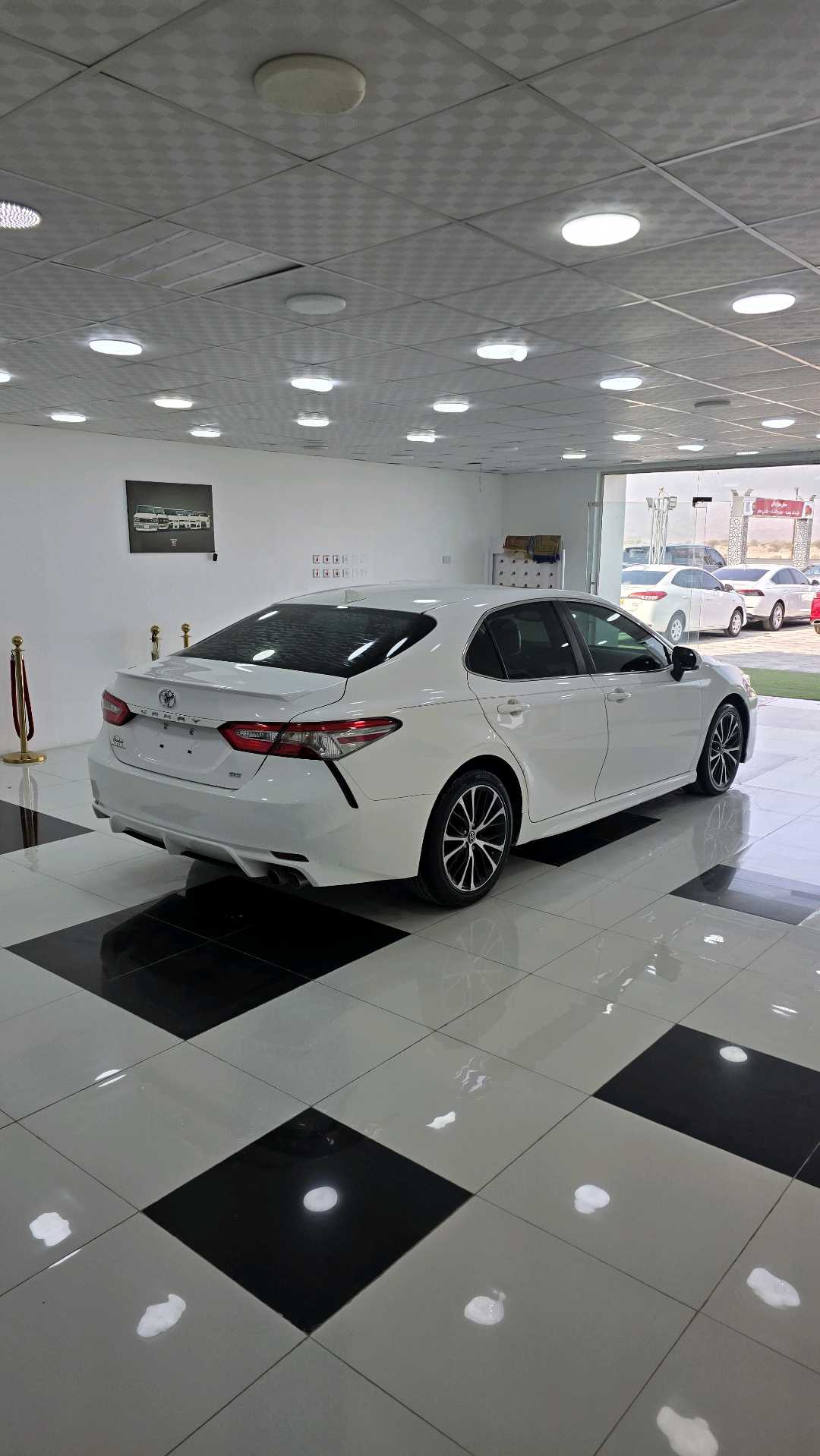 Car Image 2019 TOYOTA CAMRY SE