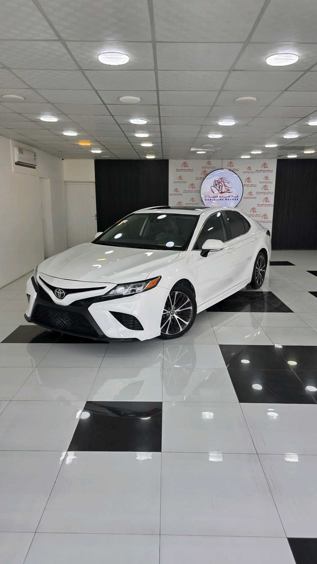 Car Image 2019 TOYOTA CAMRY SE