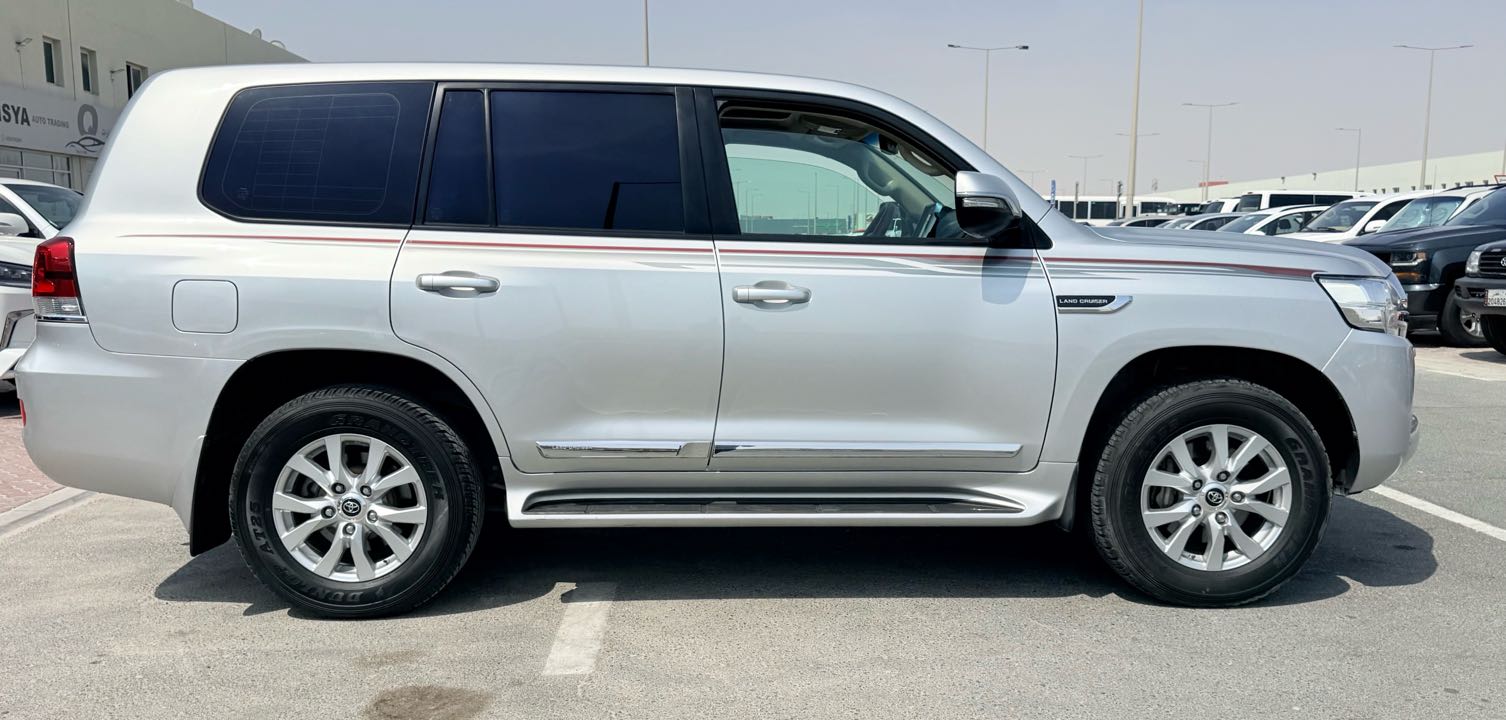 Car Image 2020 TOYOTA LAND CRUISER GX.R