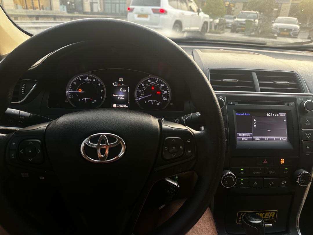 Car Image 2017 TOYOTA CAMRY LE