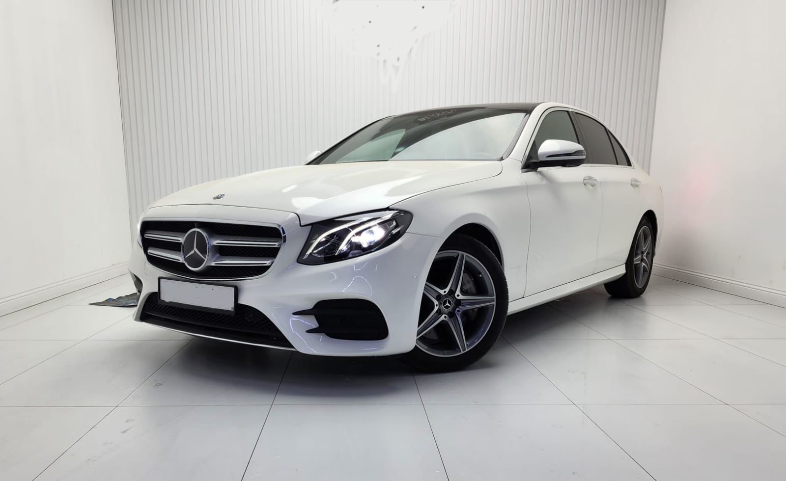 Car Image 2019 MERCEDES E Class 300