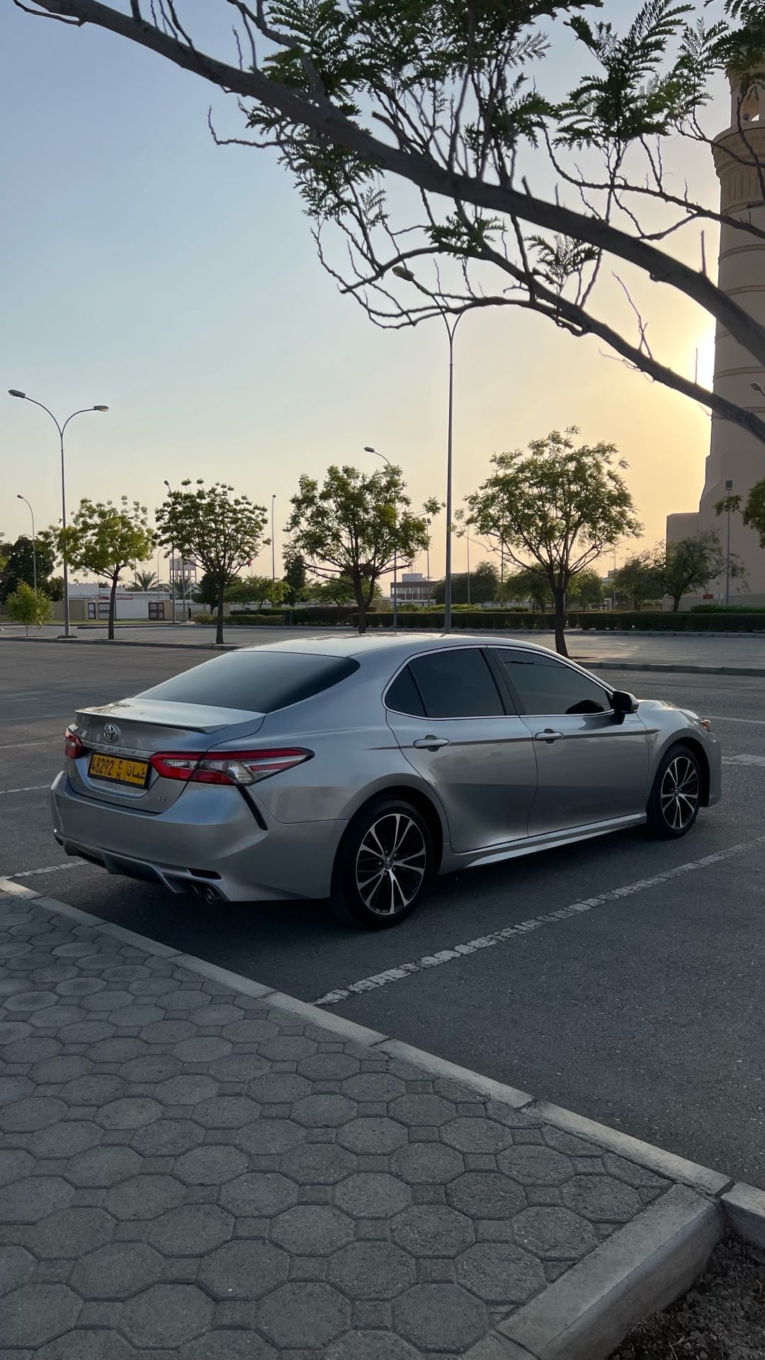 Car Image 2018 TOYOTA CAMRY SE