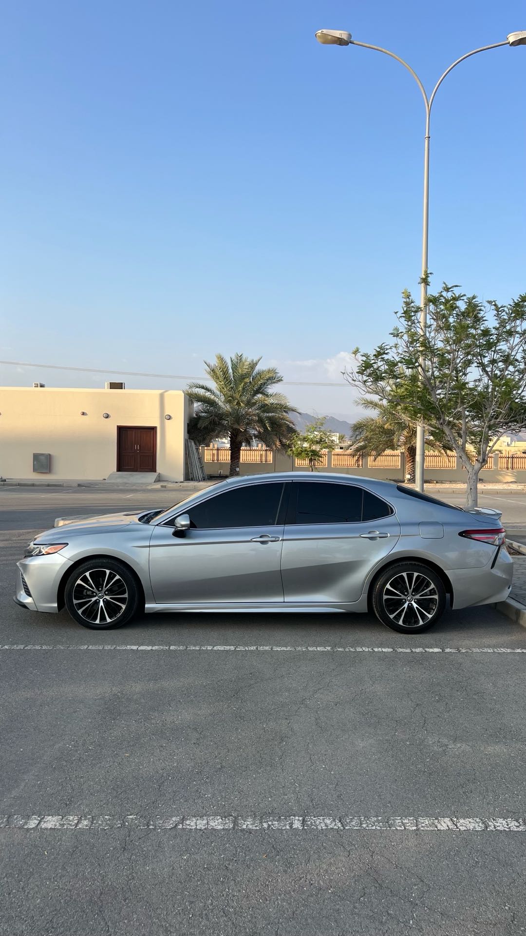 Car Image 2018 TOYOTA CAMRY SE