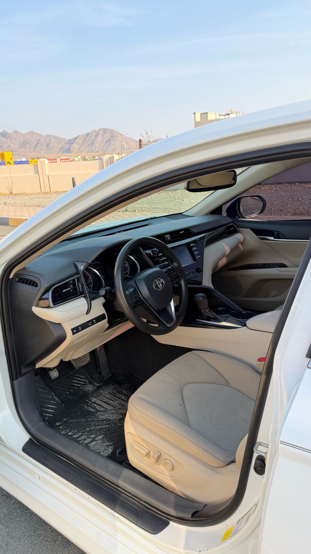 Car Image 2019 TOYOTA CAMRY LE