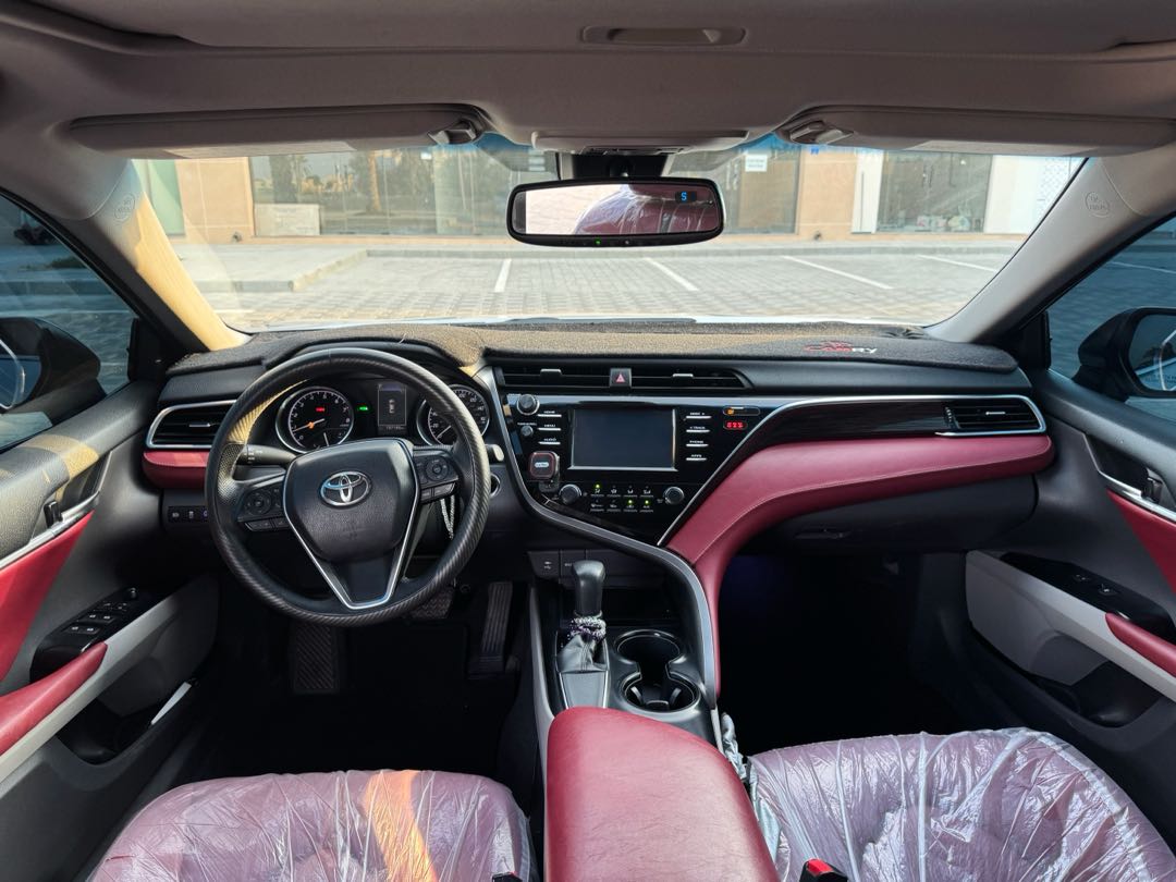 Car Image 2018 TOYOTA CAMRY LE