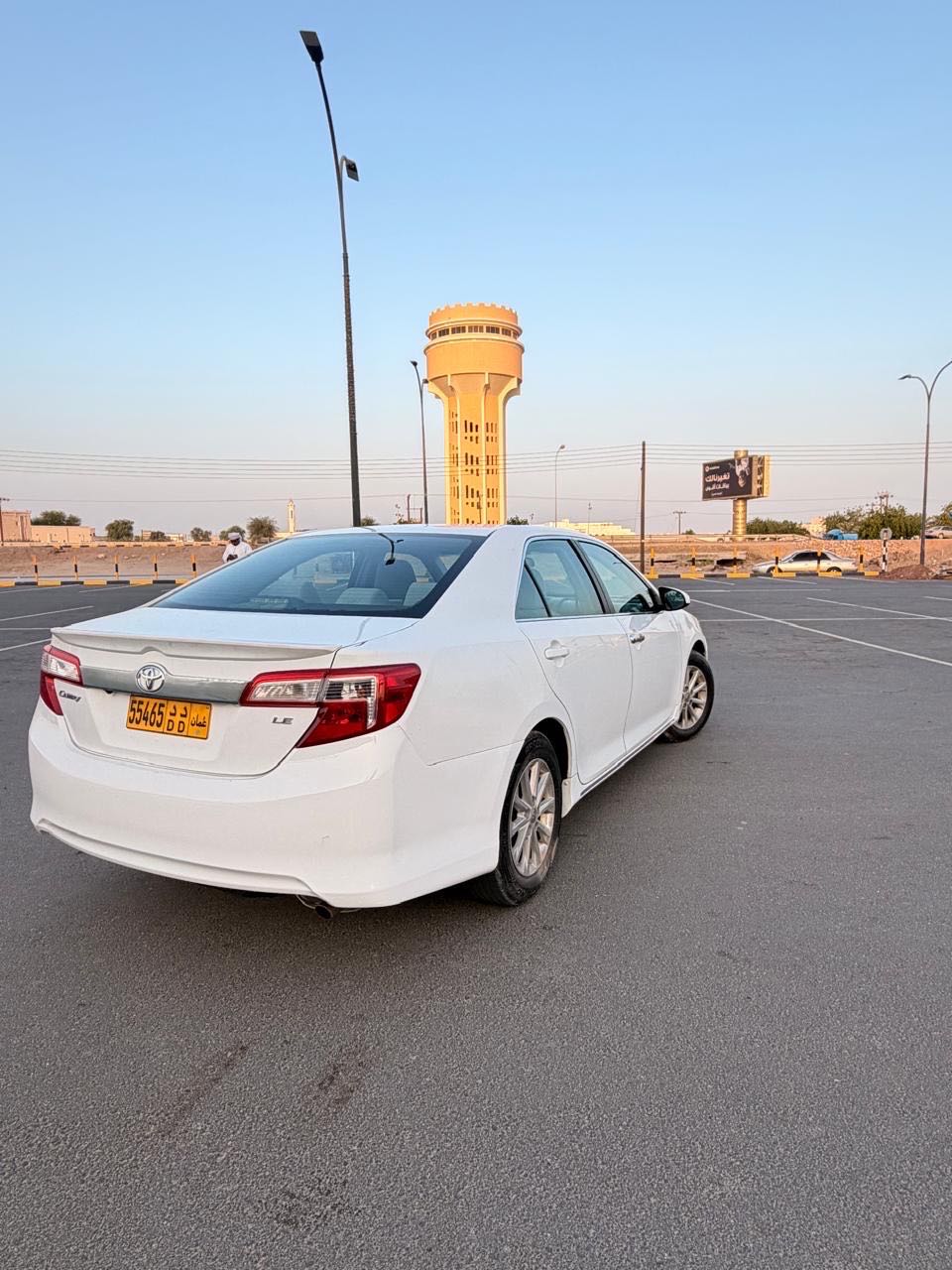 Car Image 2013 TOYOTA CAMRY LE