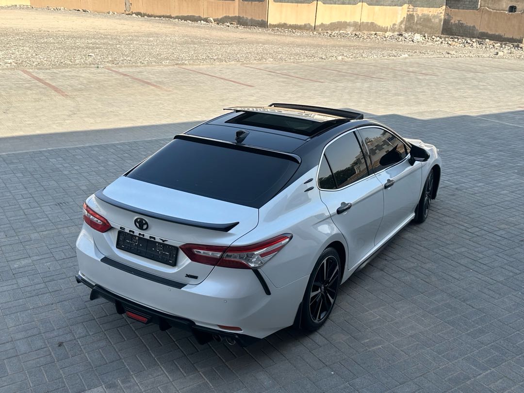 Car Image 2018 TOYOTA CAMRY XSE