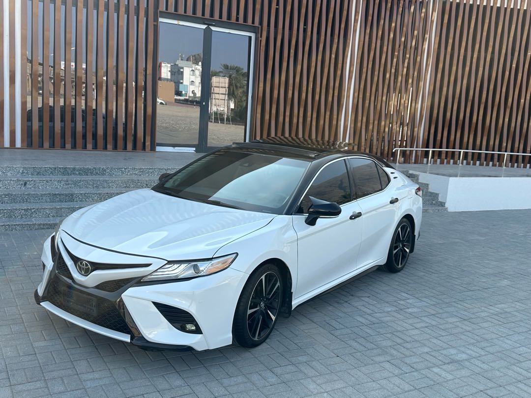Car Image 2018 TOYOTA CAMRY XSE