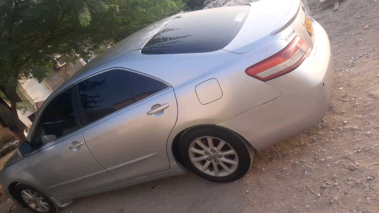 Car Image 2011 TOYOTA CAMRY GLE
