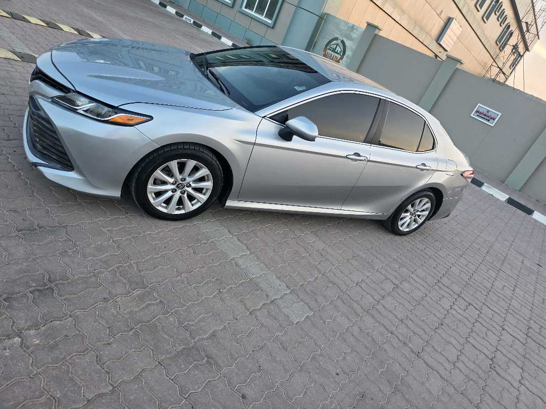 Car Image 2018 TOYOTA CAMRY LE