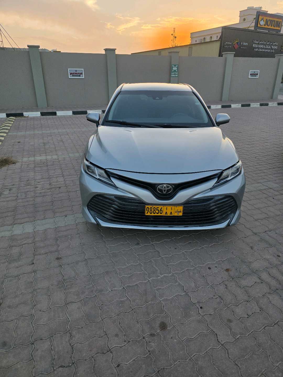 Car Image 2018 TOYOTA CAMRY LE