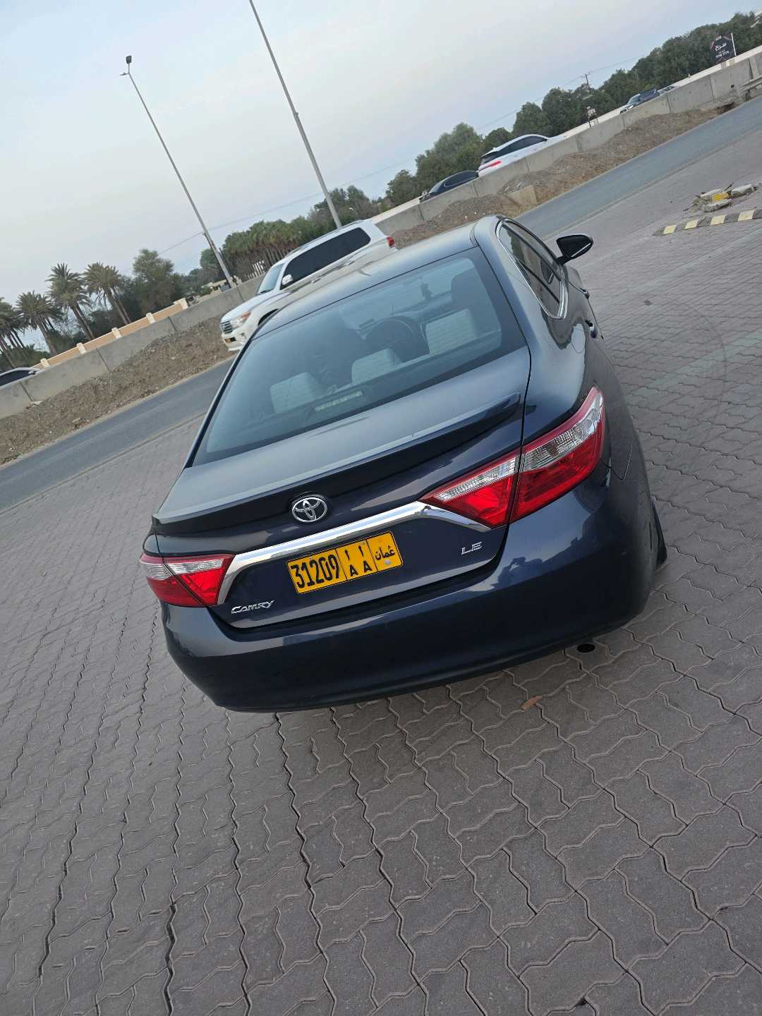 Car Image 2017 TOYOTA CAMRY LE