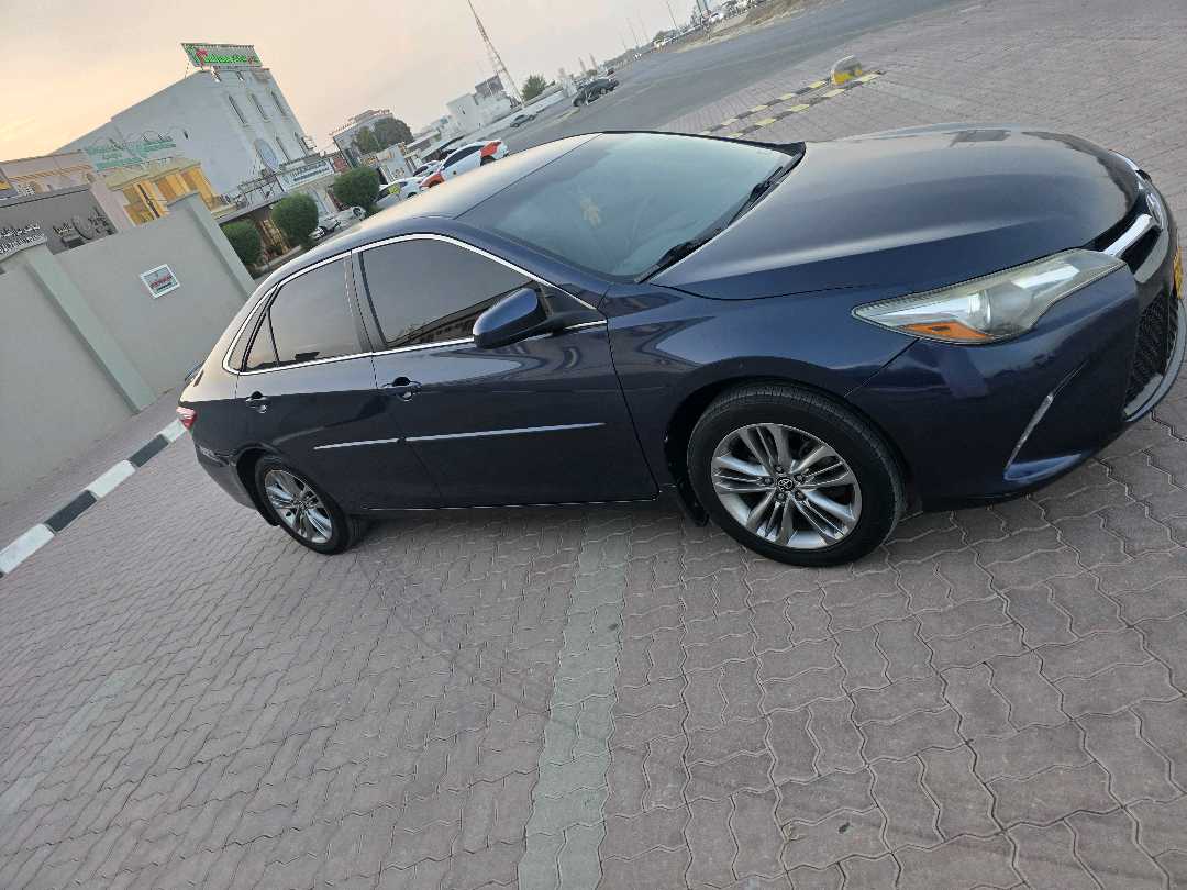 Car Image 2017 TOYOTA CAMRY LE