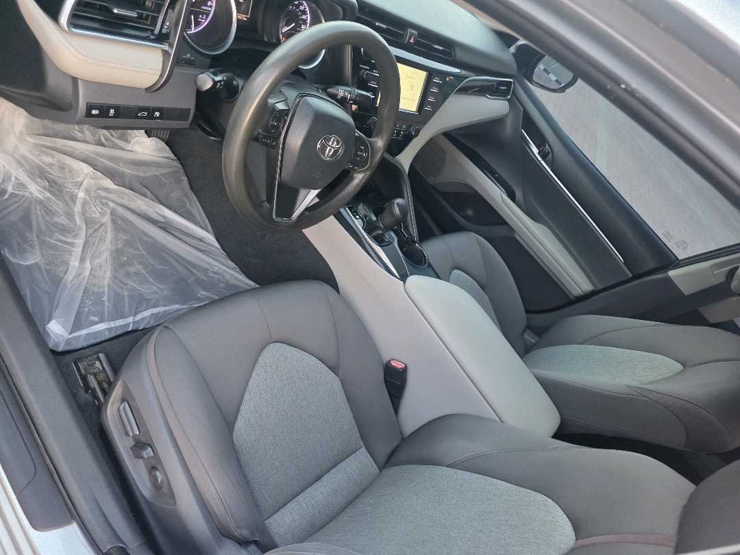 Car Image 2017 TOYOTA CAMRY LE