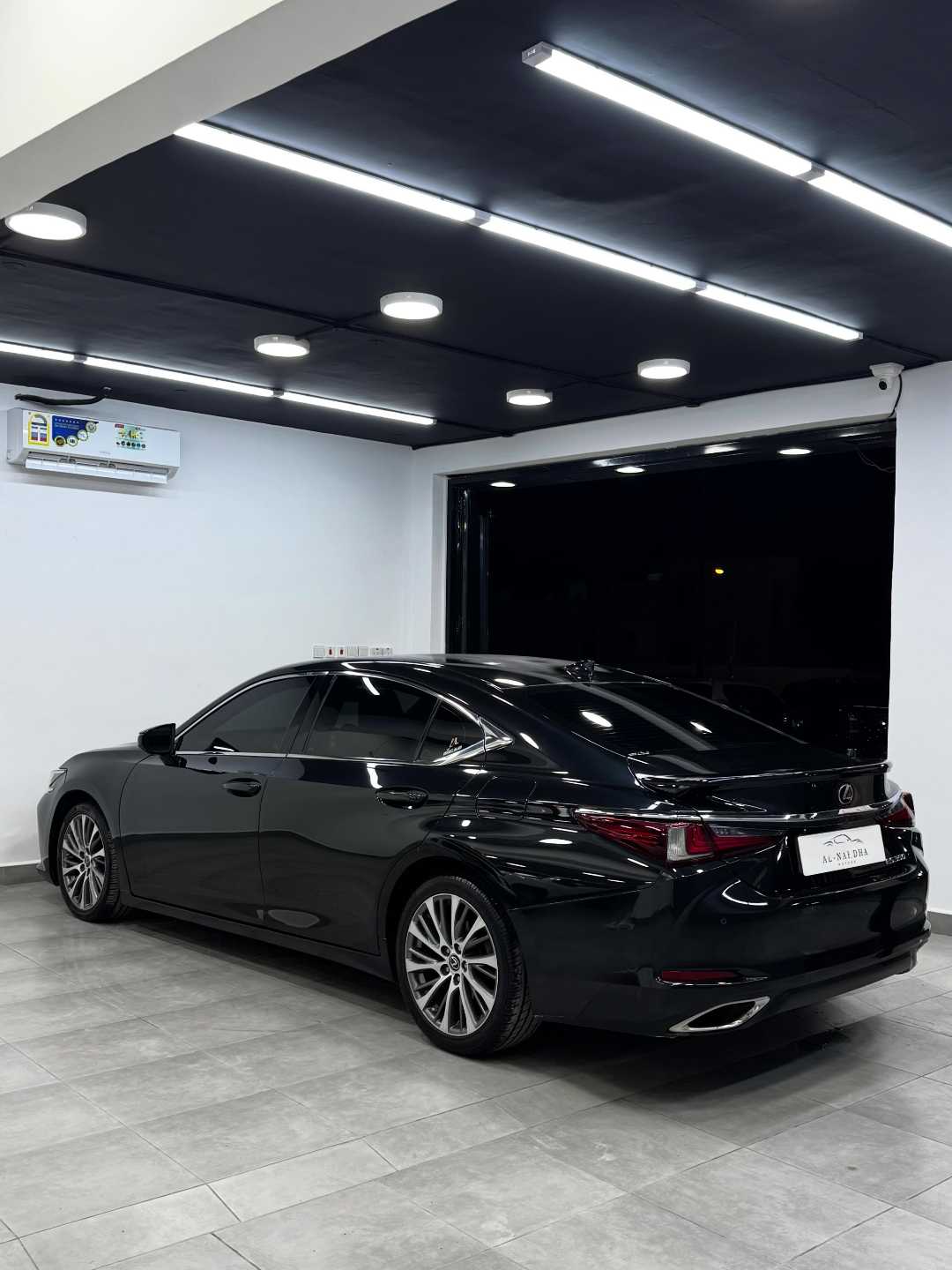 Car Image 2019 LEXUS ES 350