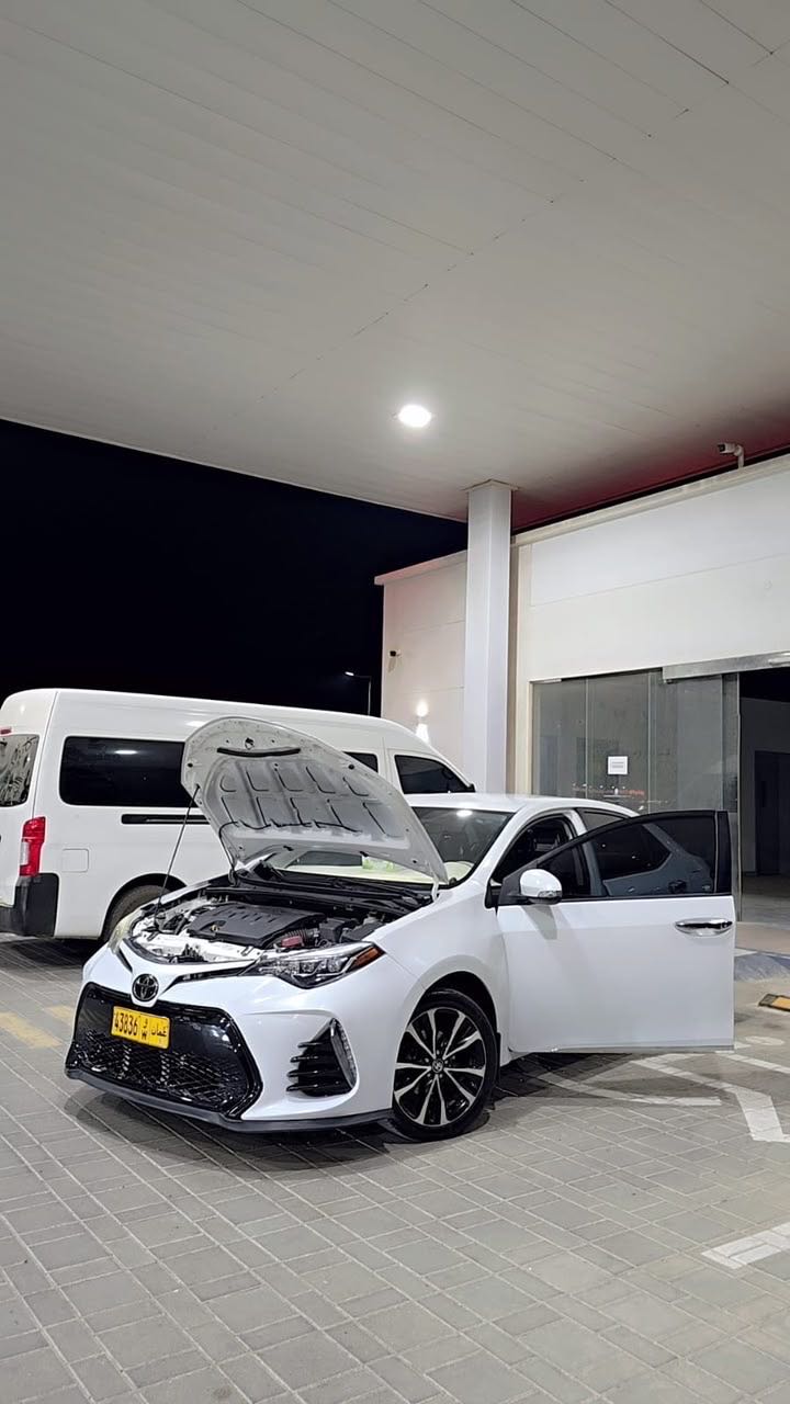 Car Image 2017 TOYOTA COROLLA SE