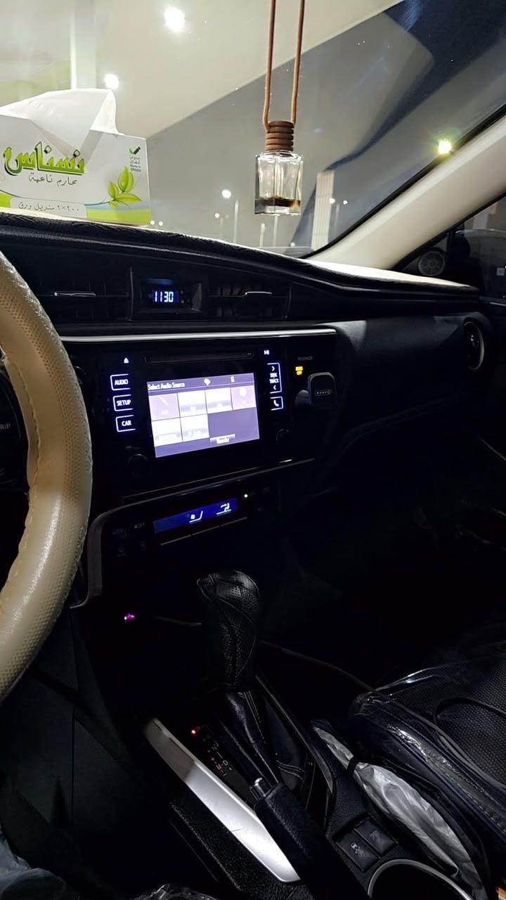 Car Image 2017 TOYOTA COROLLA SE
