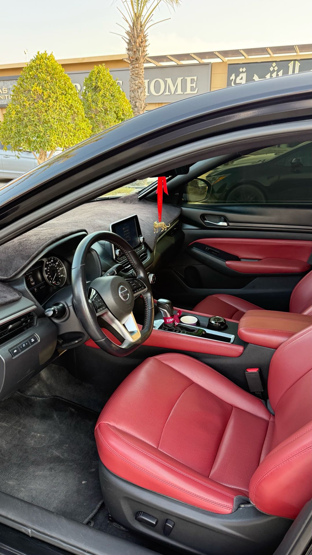 Car Image 2019 NISSAN ALTIMA SR