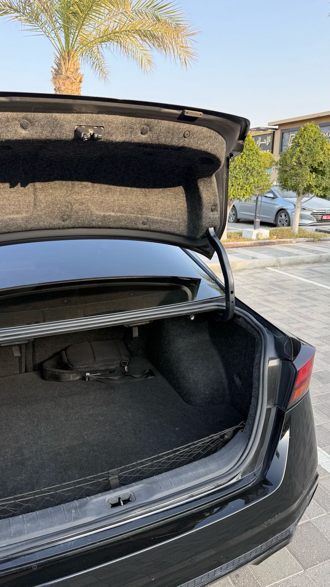 Car Image 2019 NISSAN ALTIMA SR