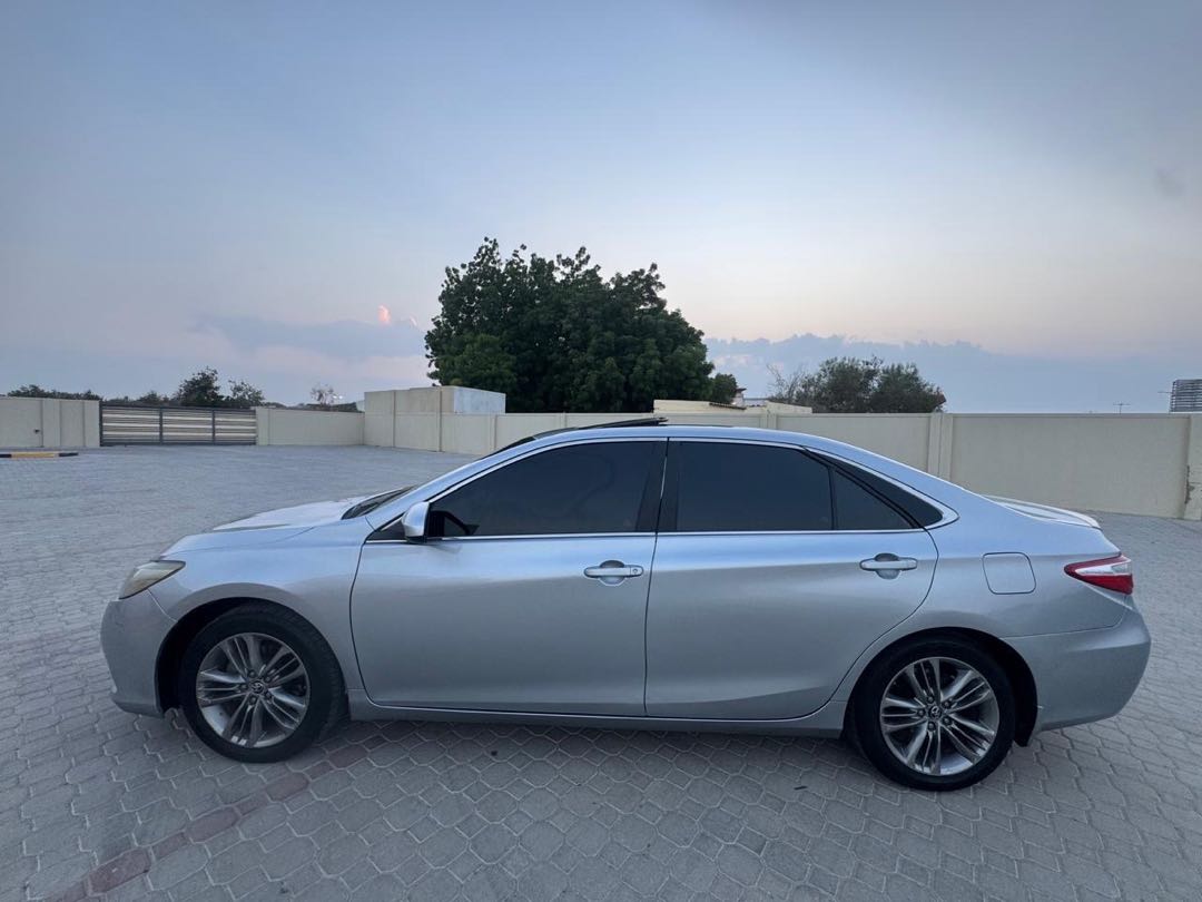 Car Image 2017 TOYOTA CAMRY SE