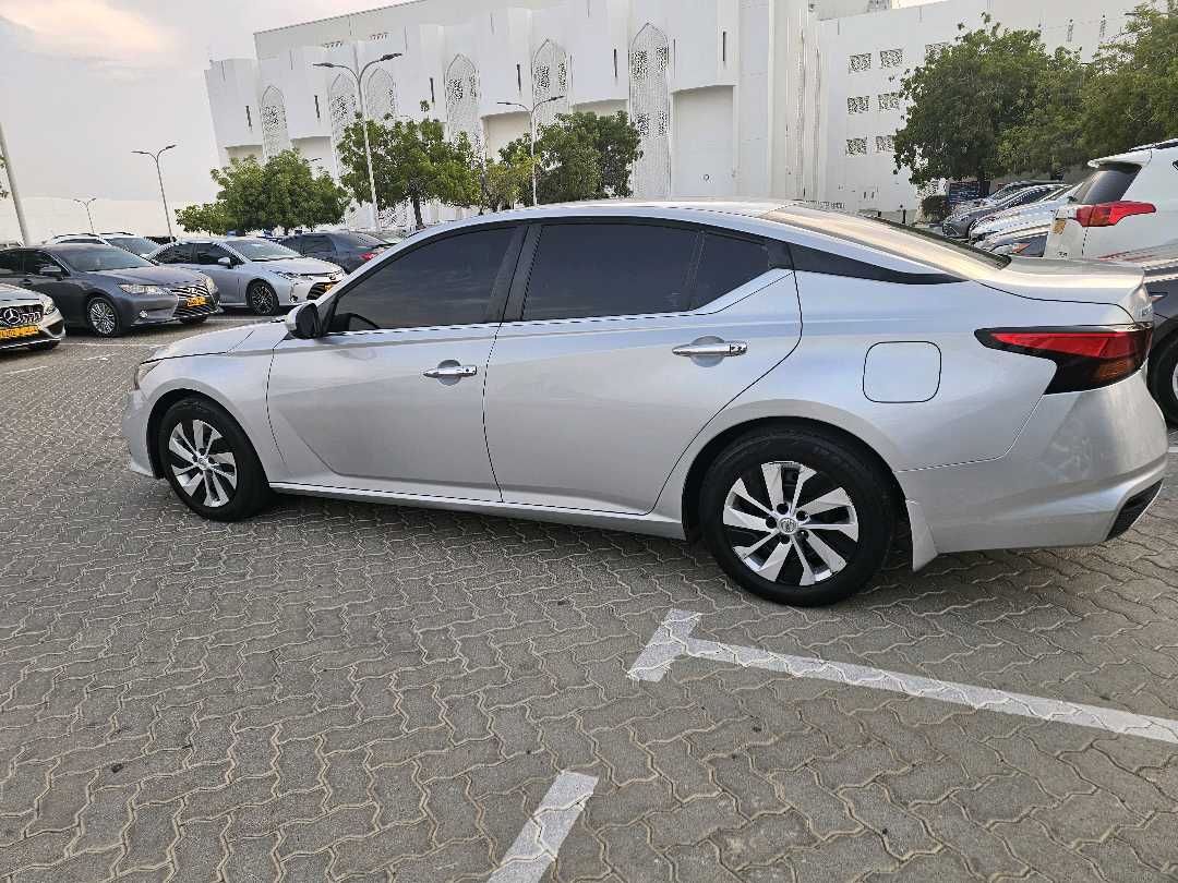 Car Image 2021 NISSAN ALTIMA SV