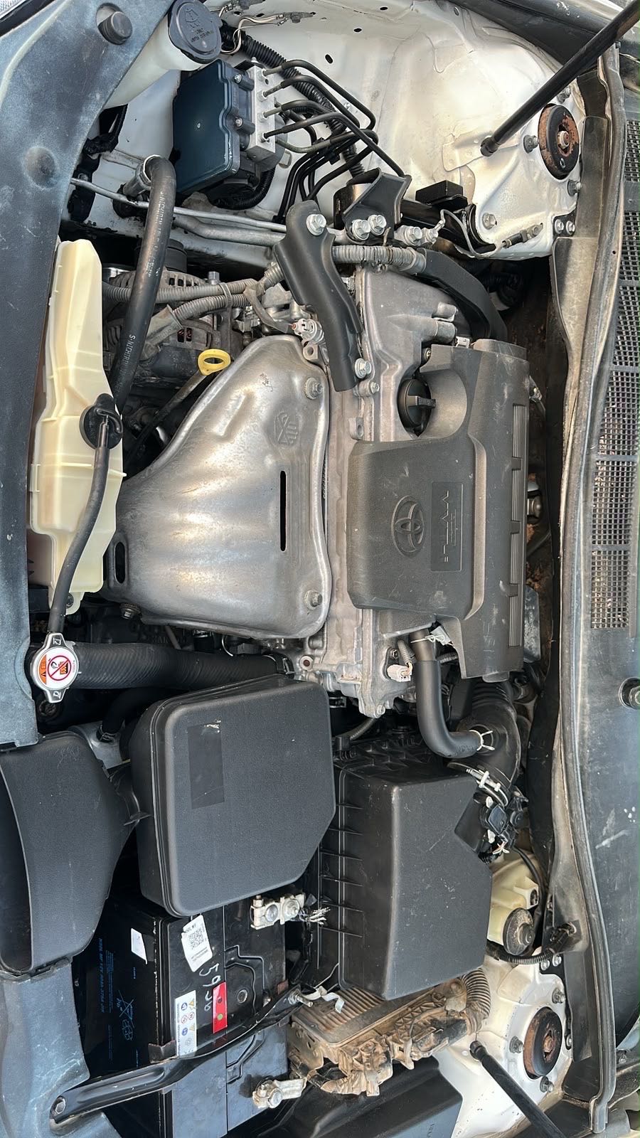 Car Image 2015 TOYOTA CAMRY LE