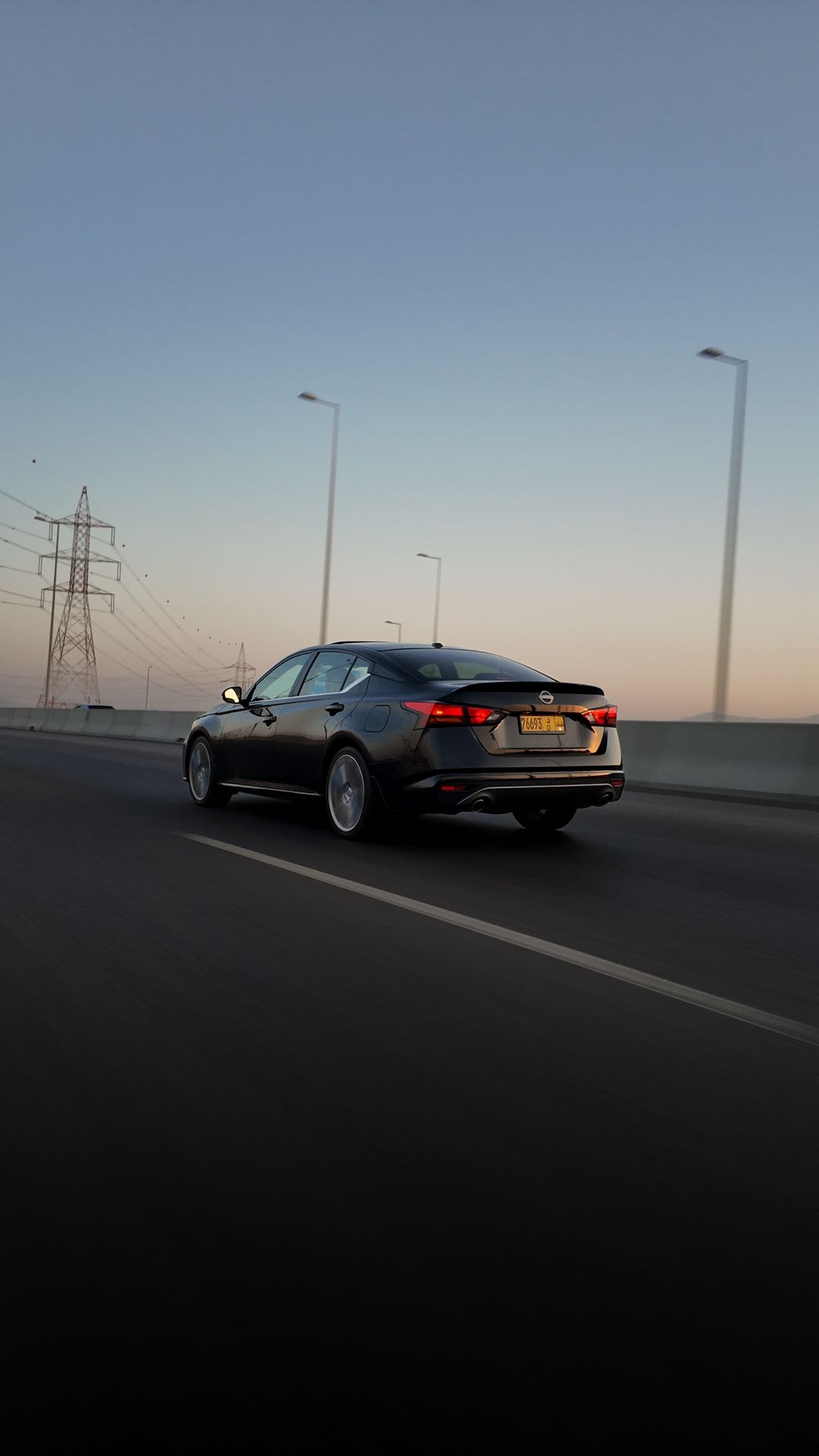 Car Image 2019 NISSAN ALTIMA SR