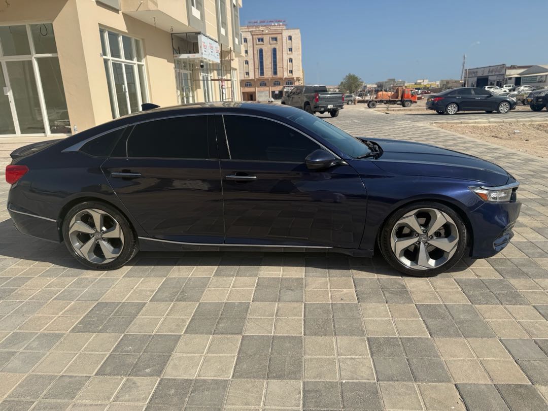 Car Image 2018 HONDA ACCORD TOURING