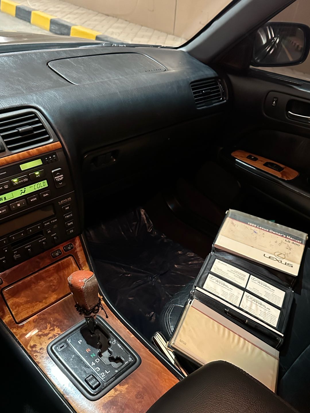 Car Image 1999 LEXUS LS 400