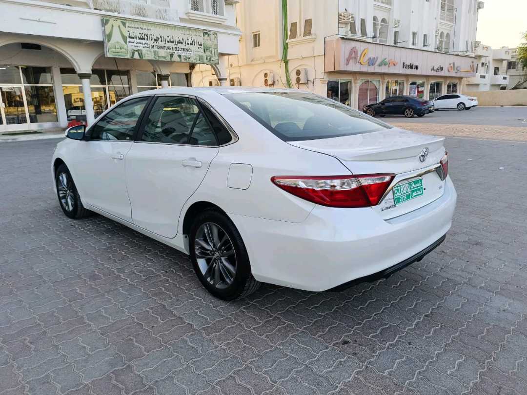 Car Image 2017 TOYOTA CAMRY SE