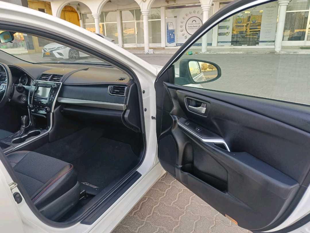 Car Image 2017 TOYOTA CAMRY SE