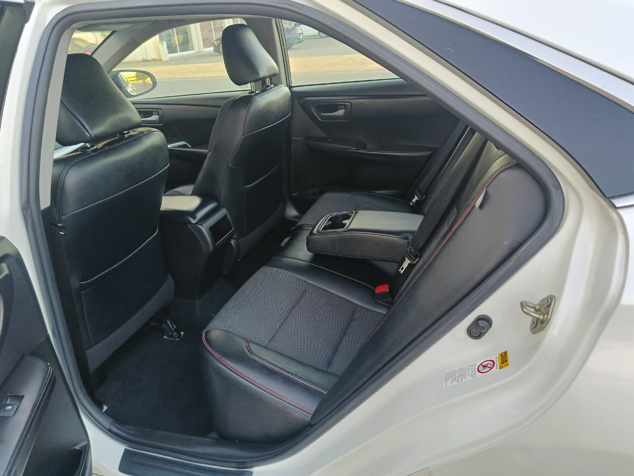Car Image 2017 TOYOTA CAMRY SE