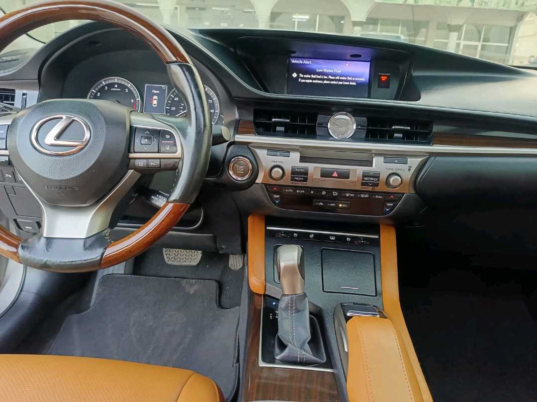 Car Image 2018 LEXUS ES 350