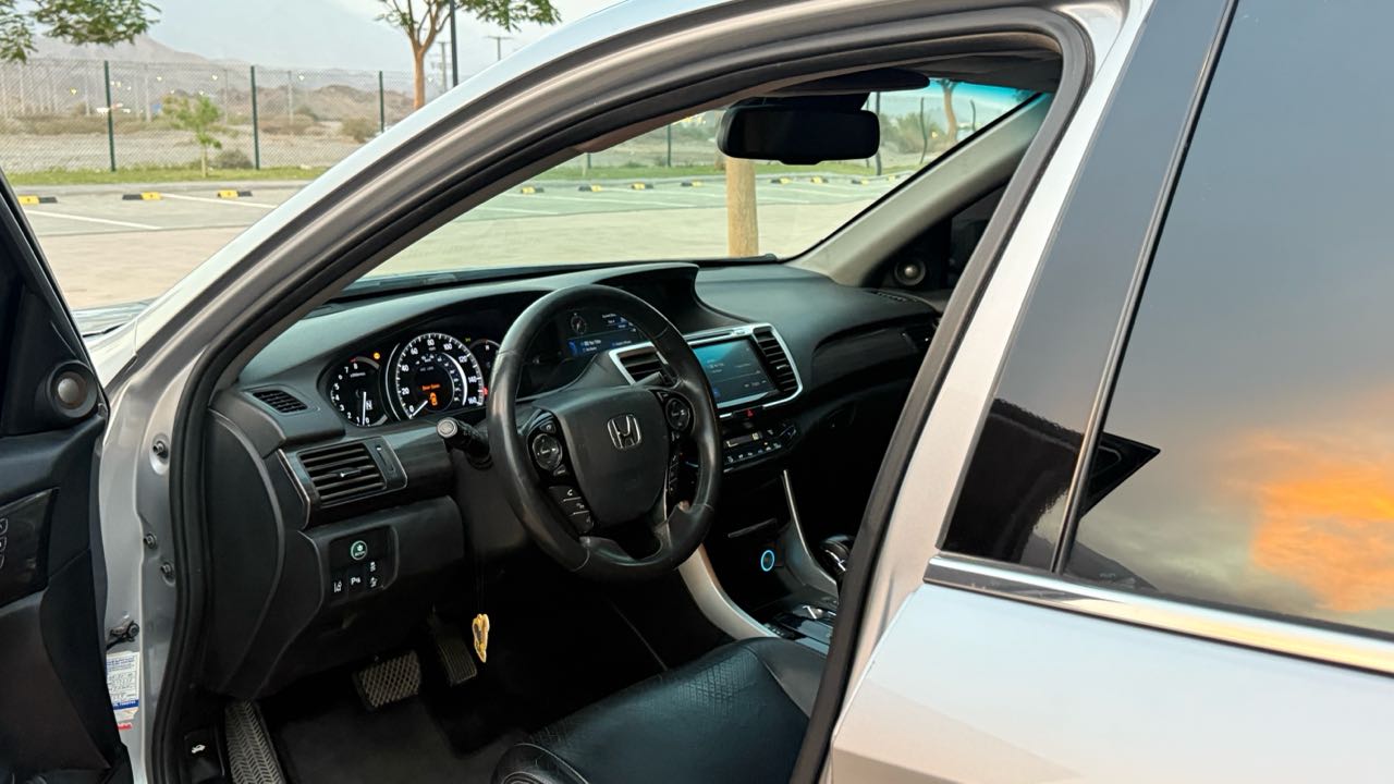 Car Image 2017 HONDA ACCORD TOURING