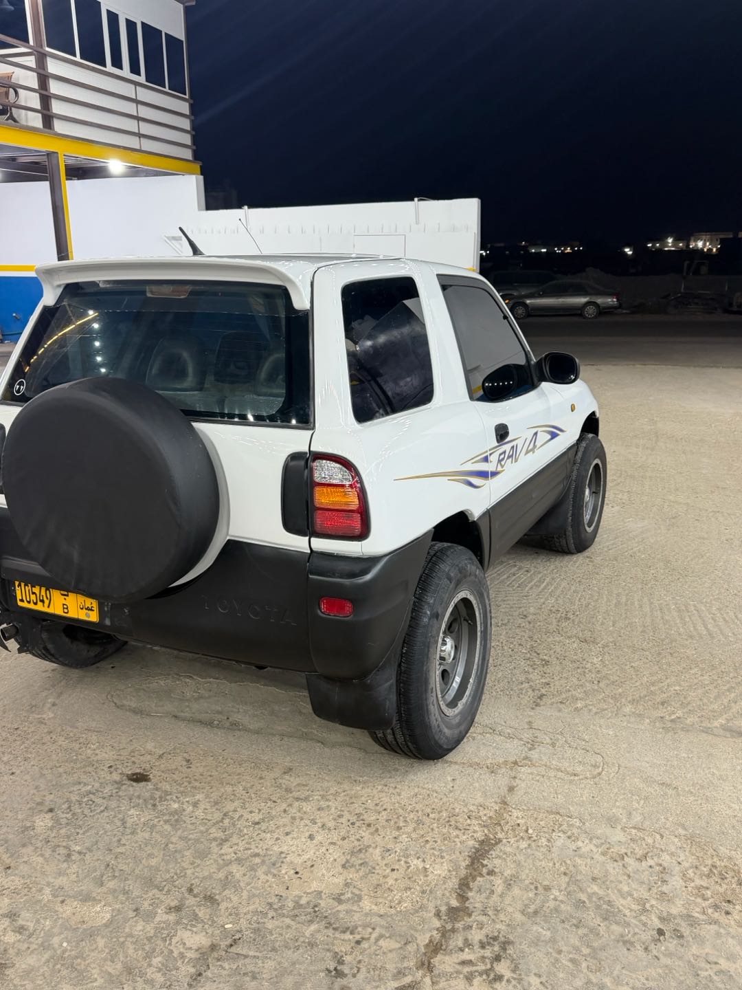 Car Image 1997 TOYOTA RAV4 