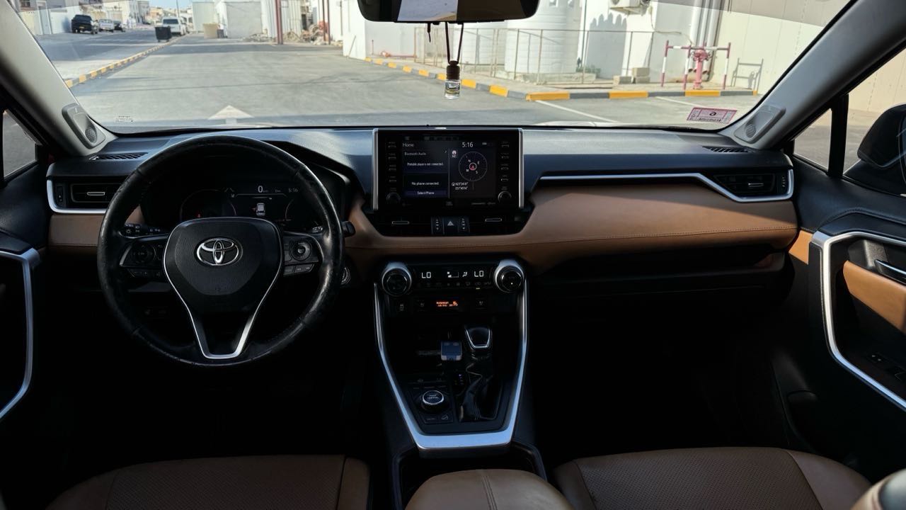 Car Image 2021 TOYOTA RAV4 Platinum 