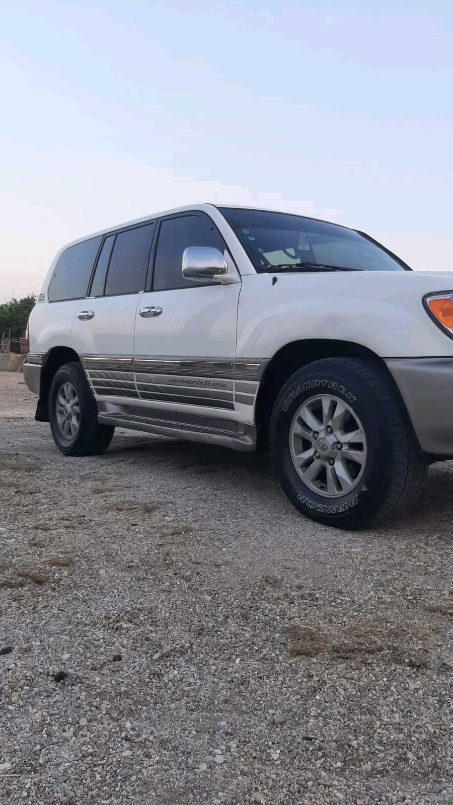 Car Image 1999 TOYOTA LAND CRUISER 