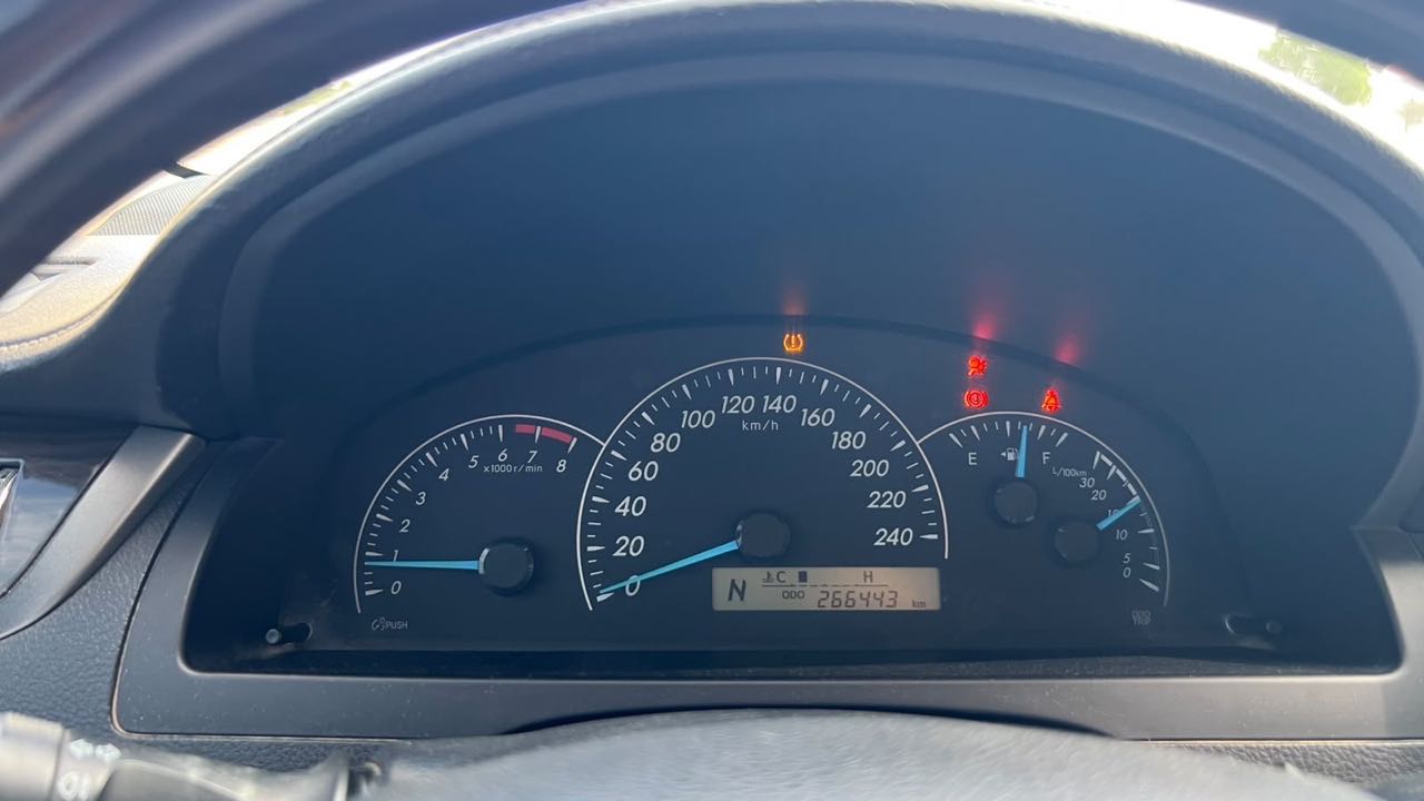 Car Image 2017 TOYOTA CAMRY GL