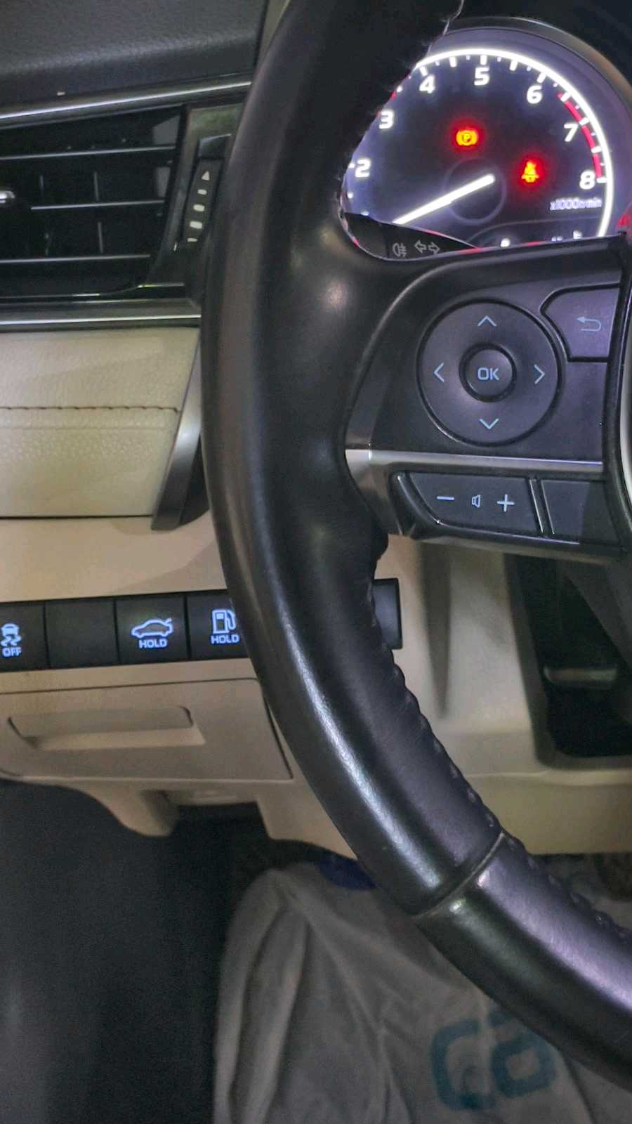Car Image 2019 TOYOTA CAMRY GLE