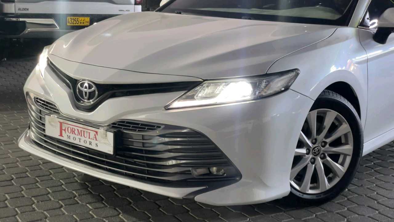 Car Image 2019 TOYOTA CAMRY GLE