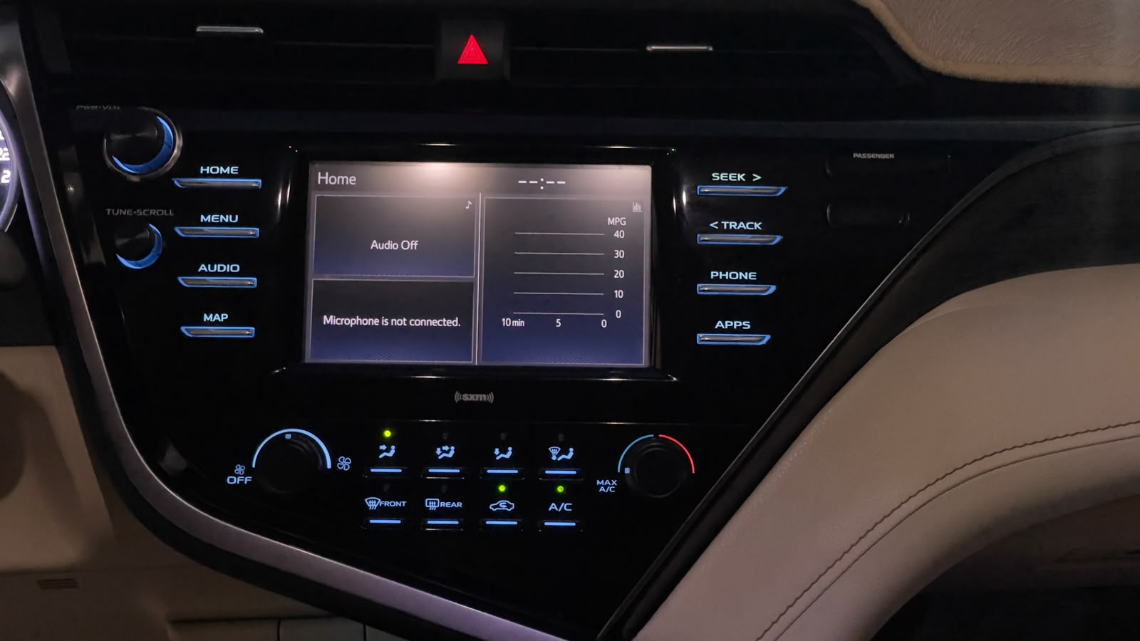 Car Image 2019 TOYOTA CAMRY GLE