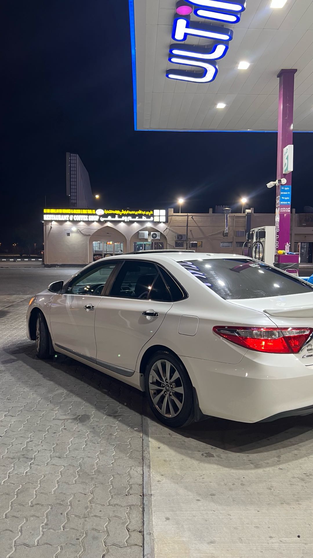Car Image 2017 TOYOTA CAMRY XLE