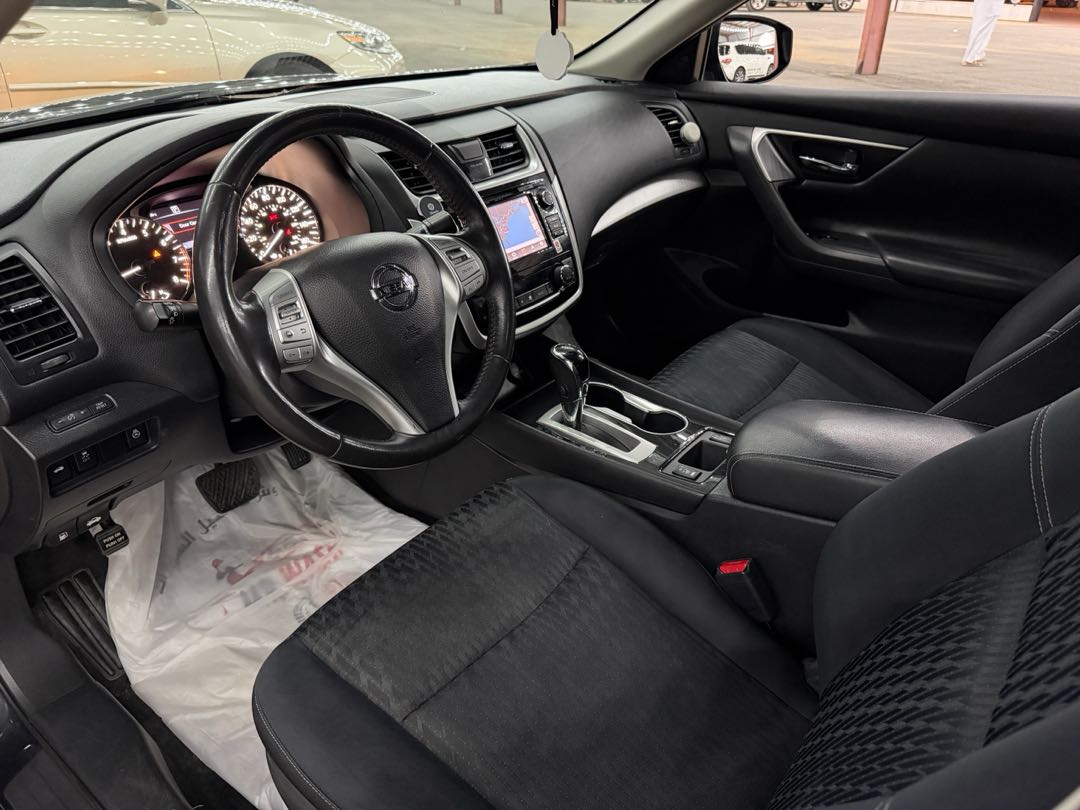 Car Image 2018 NISSAN ALTIMA SV