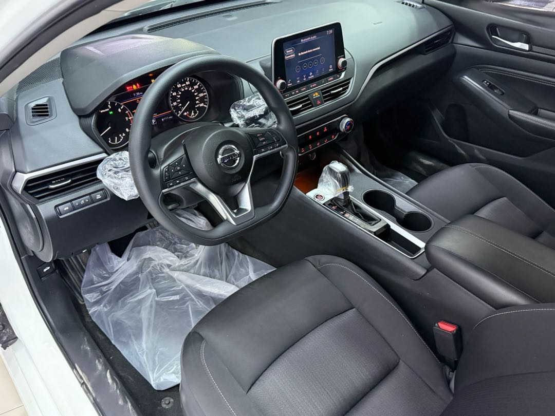 Car Image 2020 NISSAN ALTIMA SR