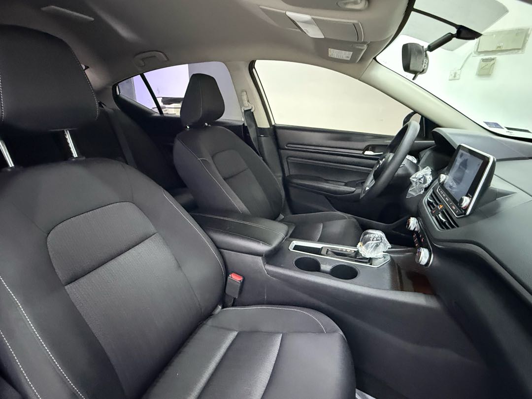 Car Image 2020 NISSAN ALTIMA SR