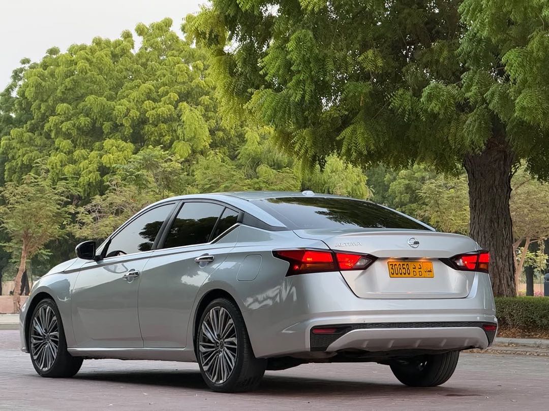 Car Image 2019 NISSAN ALTIMA SL