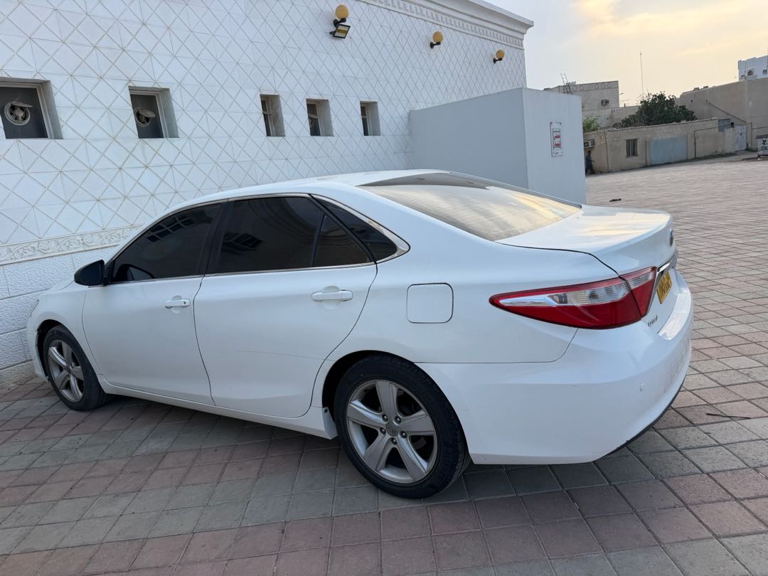 Car Image 2017 TOYOTA CAMRY SE