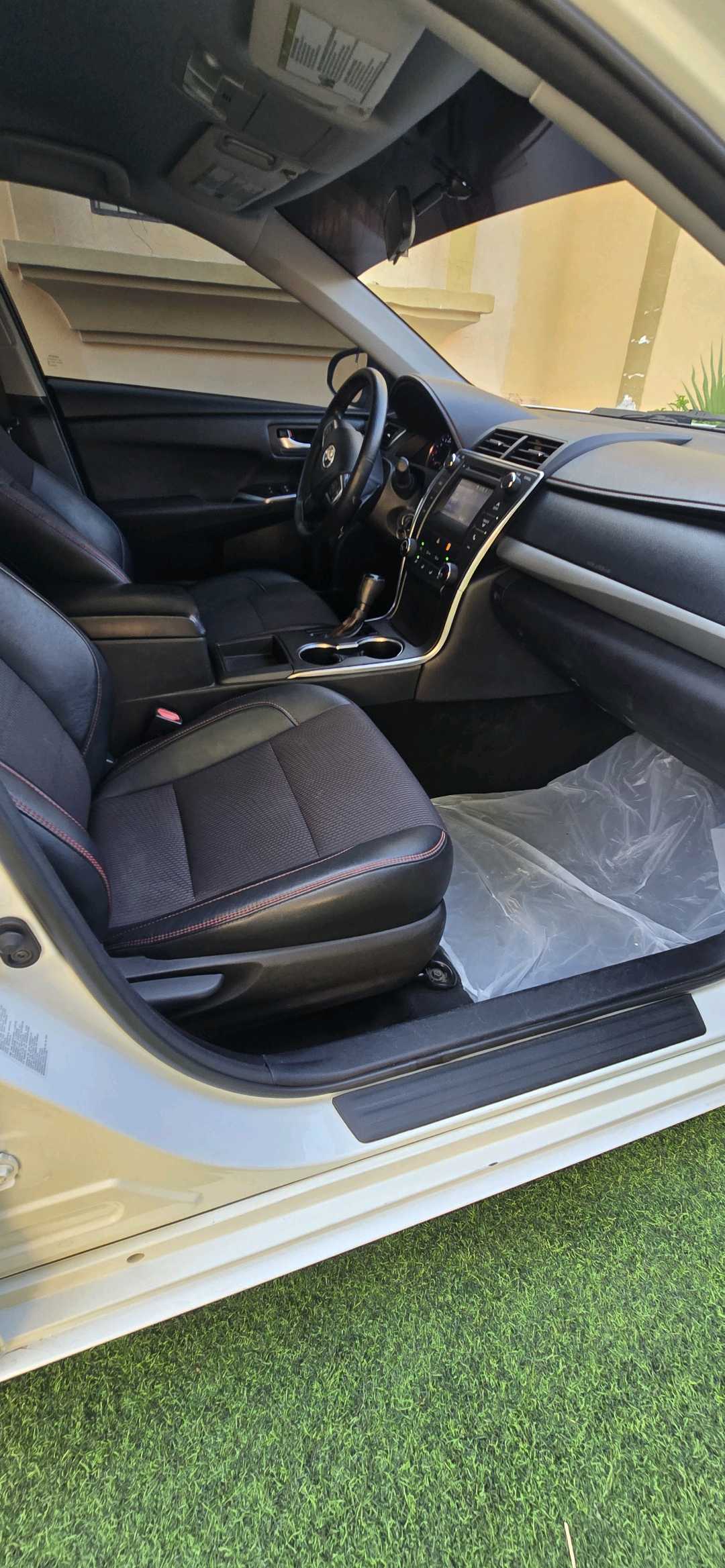 Car Image 2017 TOYOTA CAMRY SE