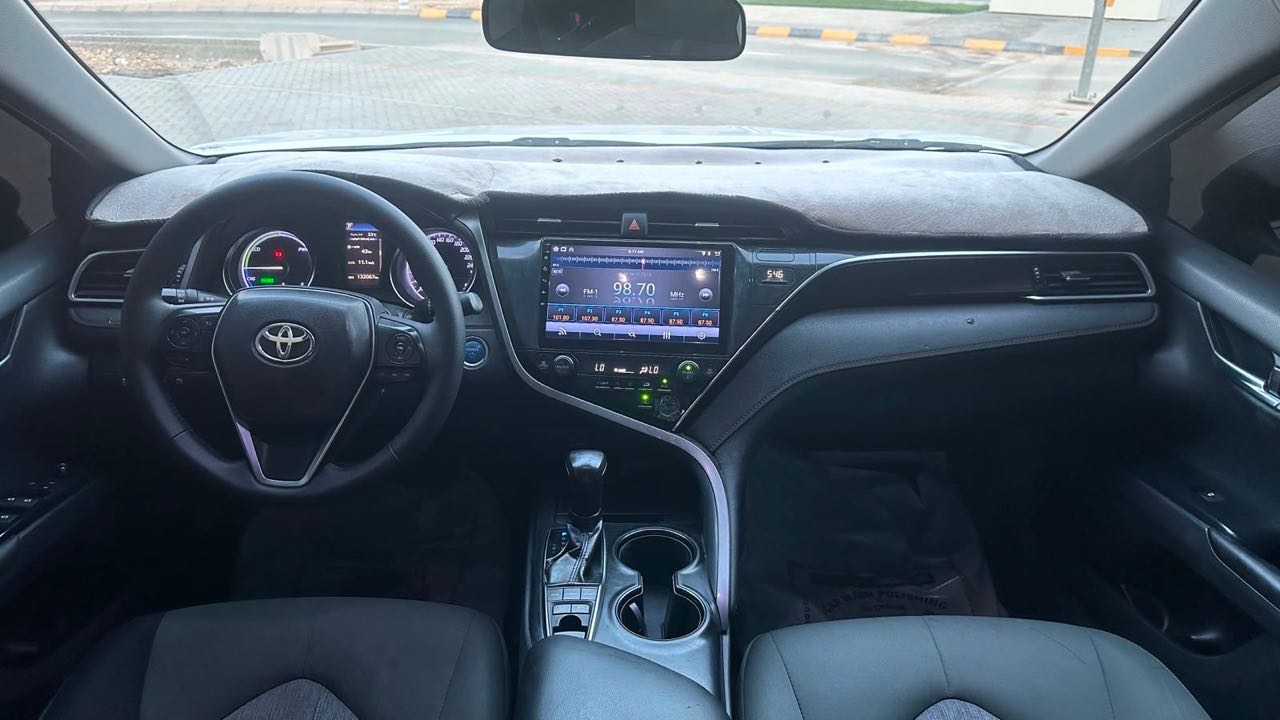 Car Image 2018 TOYOTA CAMRY GLE