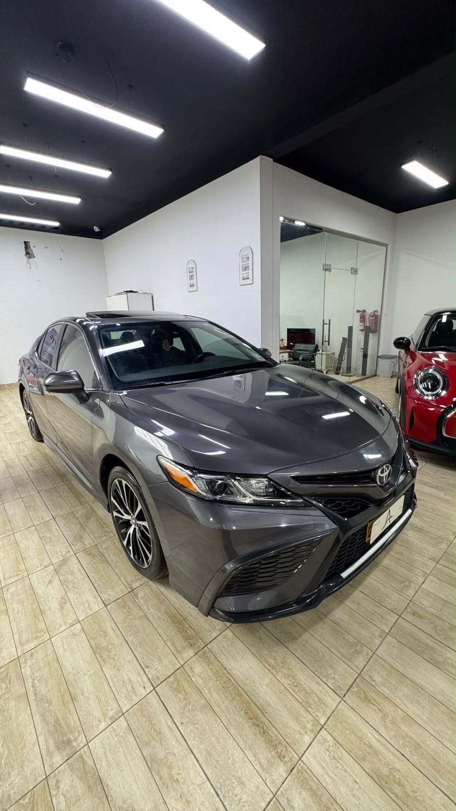 Car Image 2019 TOYOTA CAMRY SE